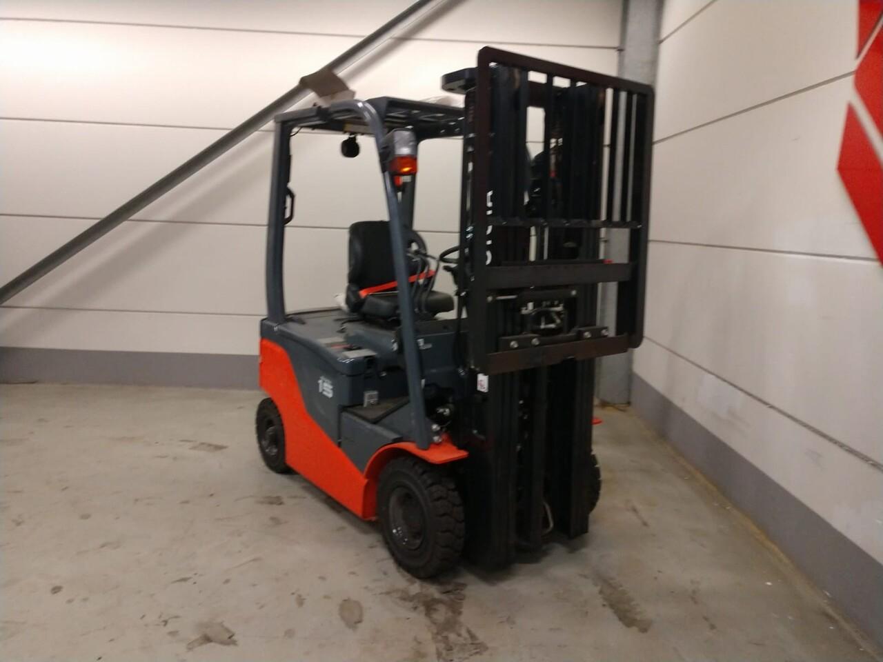 Diesel forklift- Photo 4