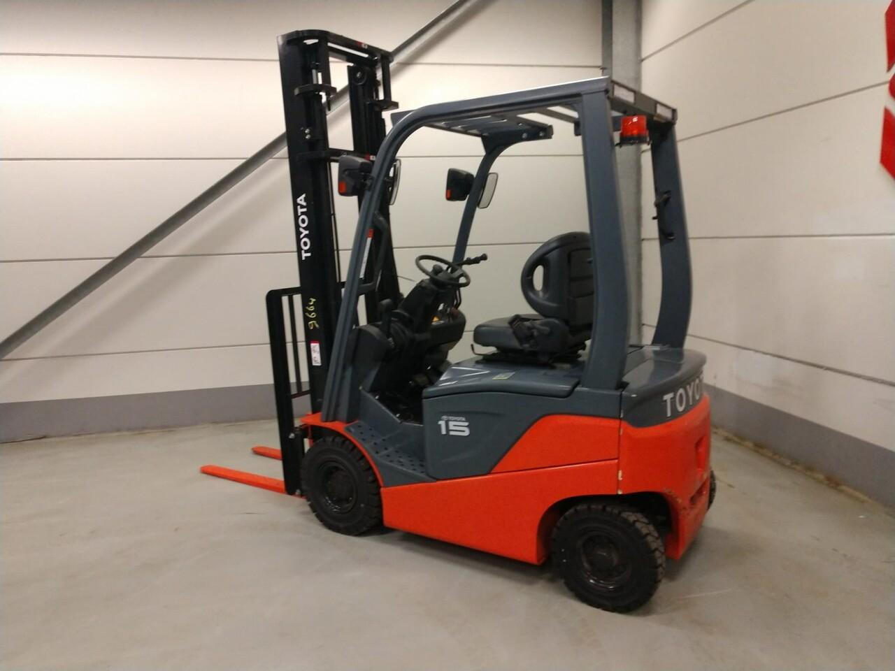 Diesel forklift- Photo 5