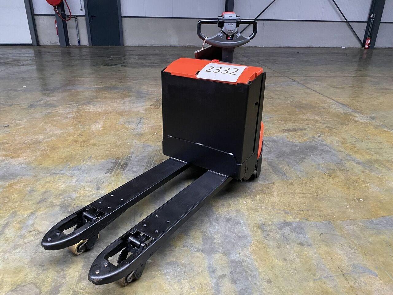 Pallet truck LWE200 LWE200- Photo 3