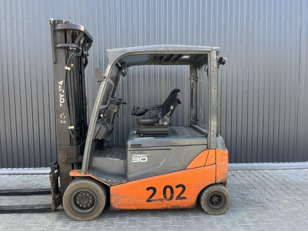 Electric forklift Toyota 8FBMT30 Toyota 8FBMT30- Photo 2