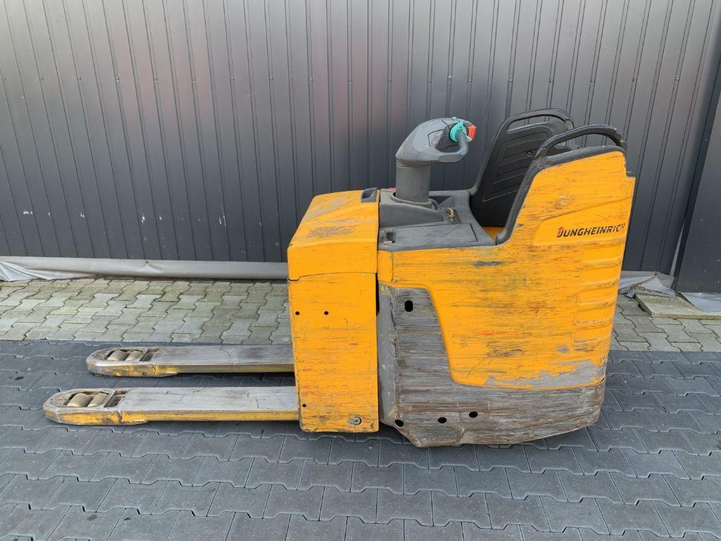 Pallet truck Jungheinrich ERE225 Jungheinrich ERE225- Photo 2