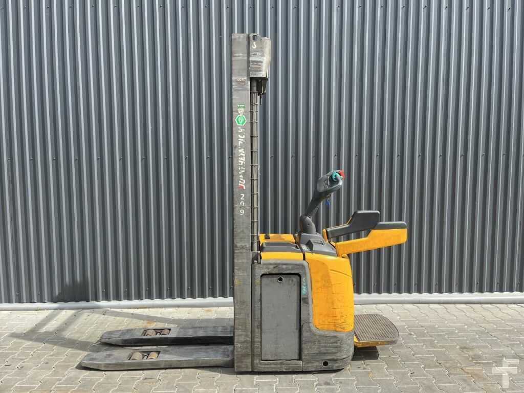 Stacker Jungheinrich ERC220 Jungheinrich ERC220- Photo 2