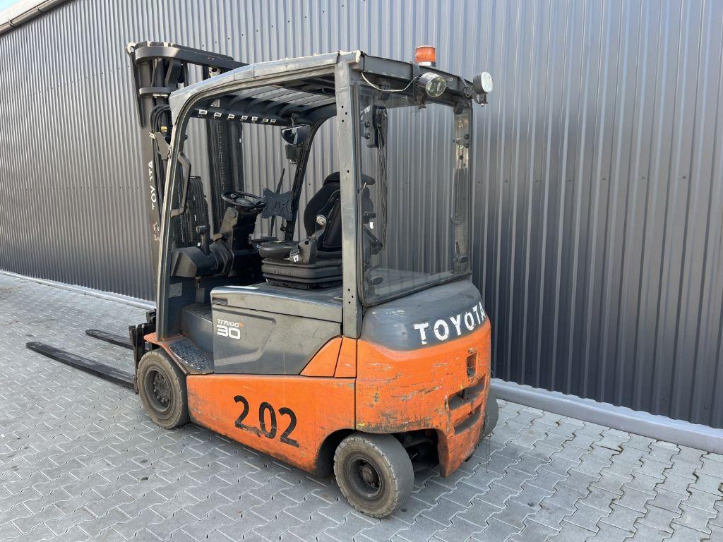 Electric forklift Toyota 8FBMT30 Toyota 8FBMT30- Photo 3